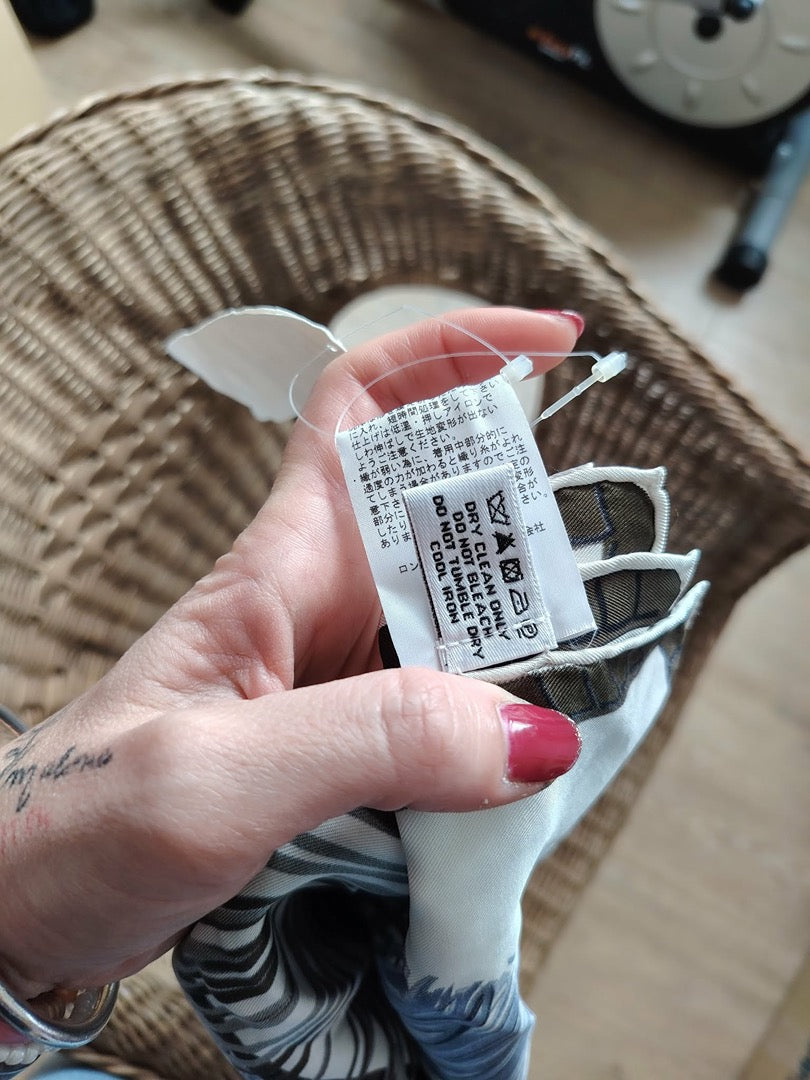 Carré en soie Longchamp - 90 x 90 cm - Bleu - État : Excellent