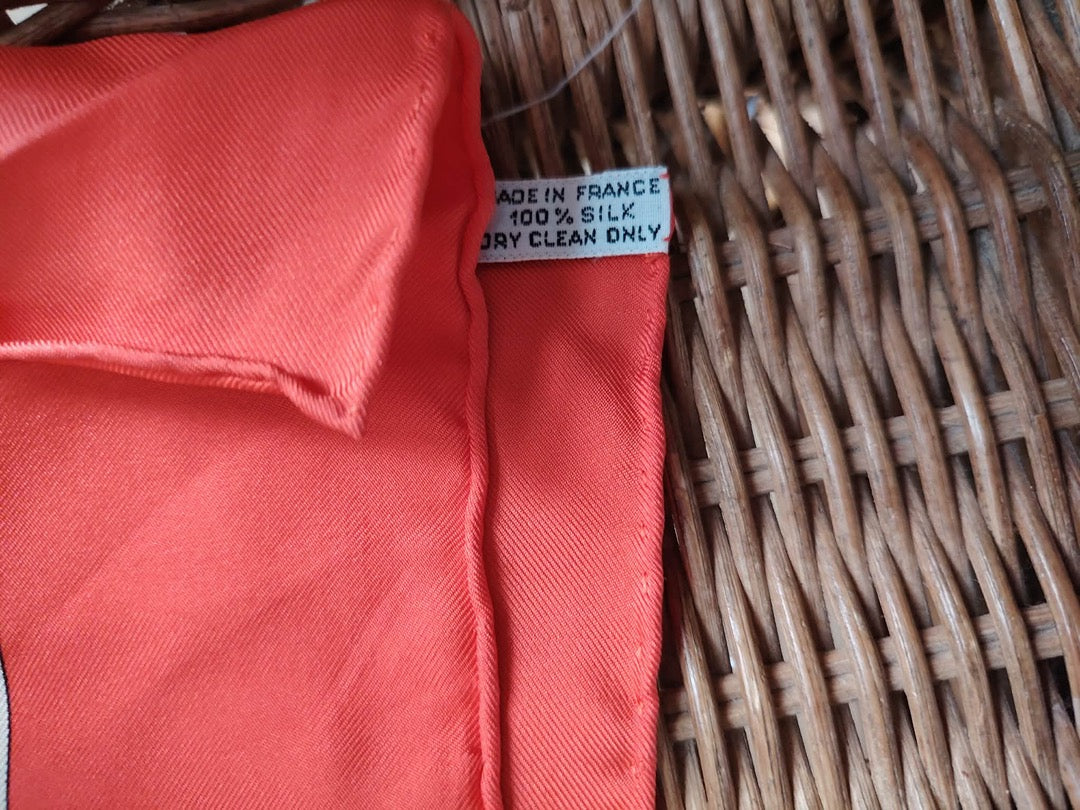 Carré de soie Hermès - 90 x 90 cm - Rouge - État : Excellent