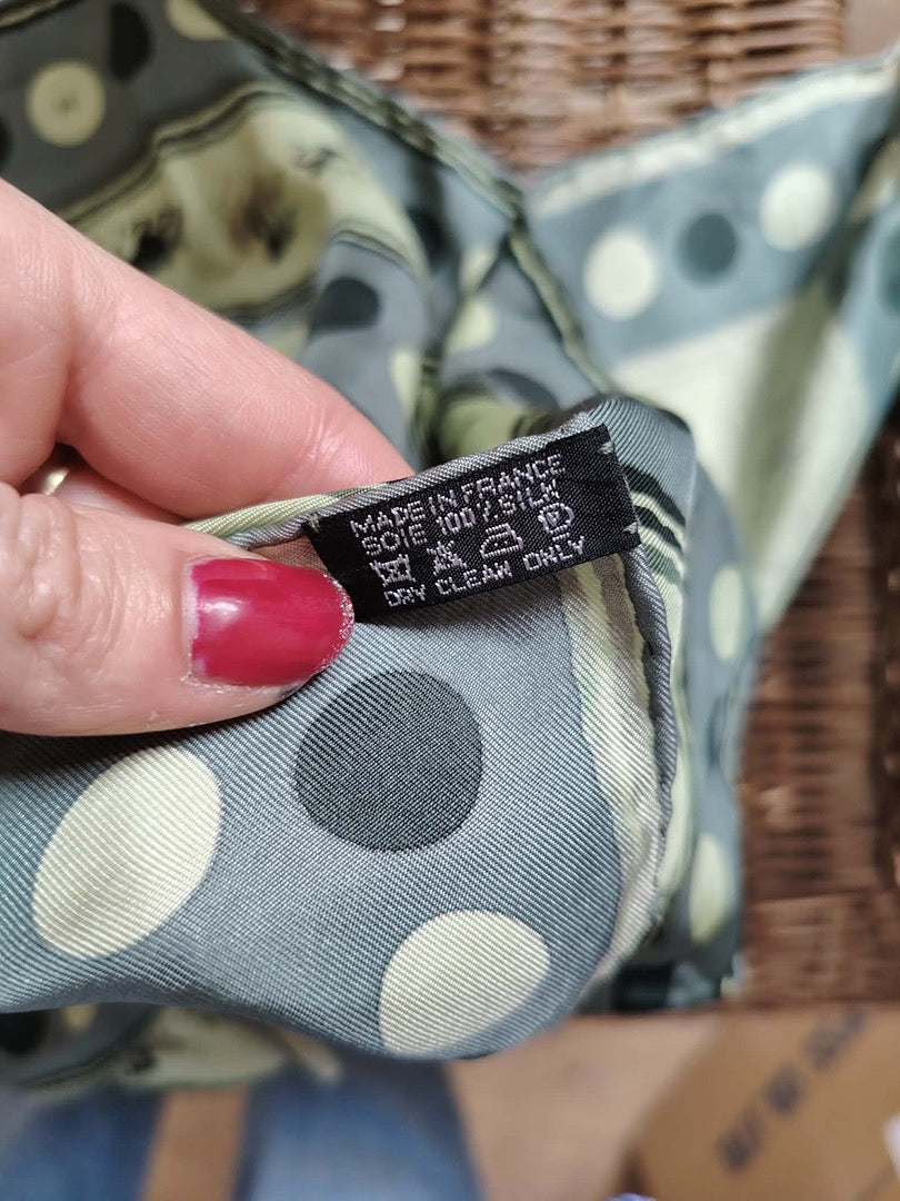 Carré Hermès - 70 x 70 cm - Vert - État : Excellent