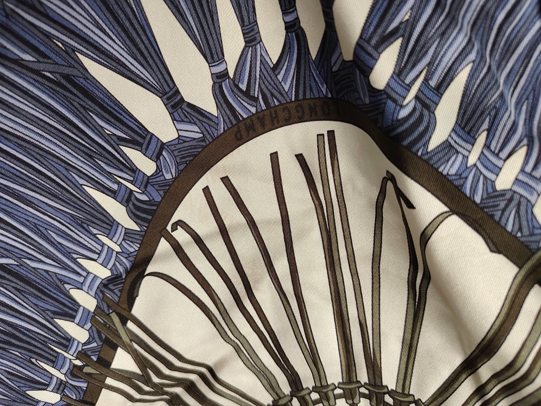 Carré en soie Longchamp - 90 x 90 cm - Bleu - État : Excellent