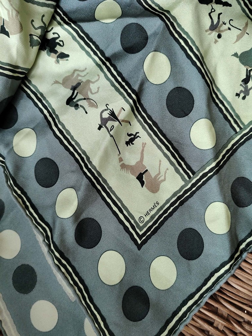 Carré Hermès - 70 x 70 cm - Vert - État : Excellent