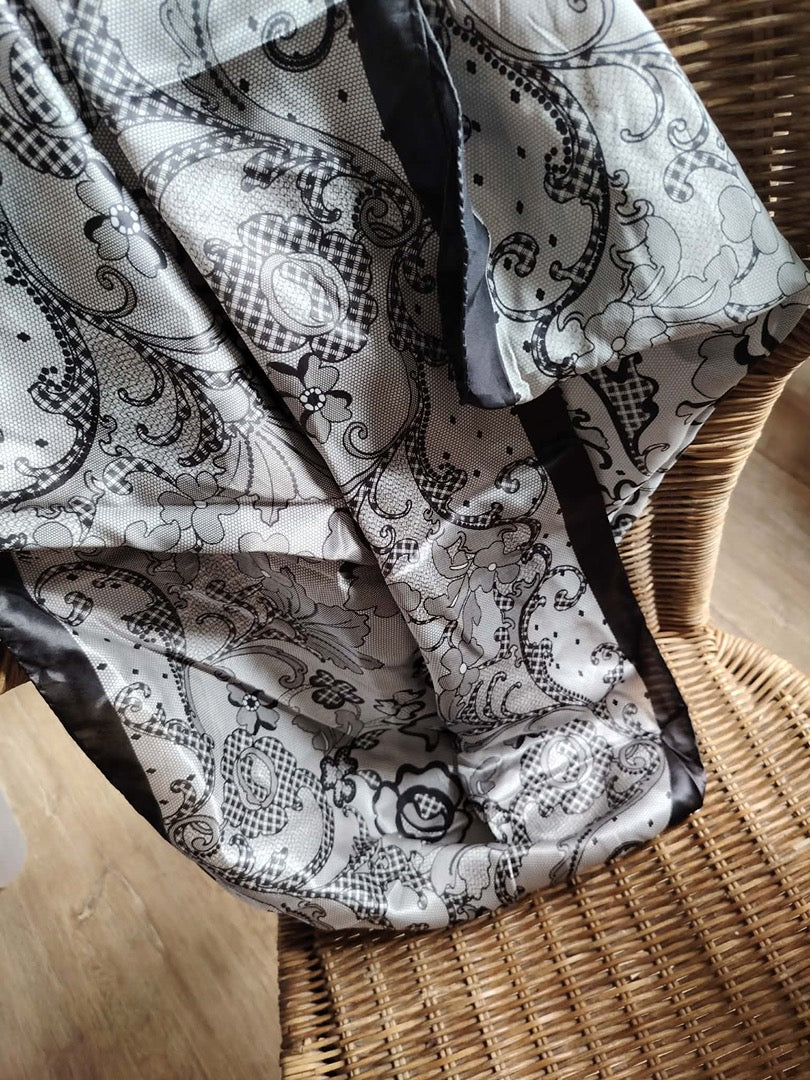 Foulard Laura Biagiotti - Taille unique - Noir - État : Excellent