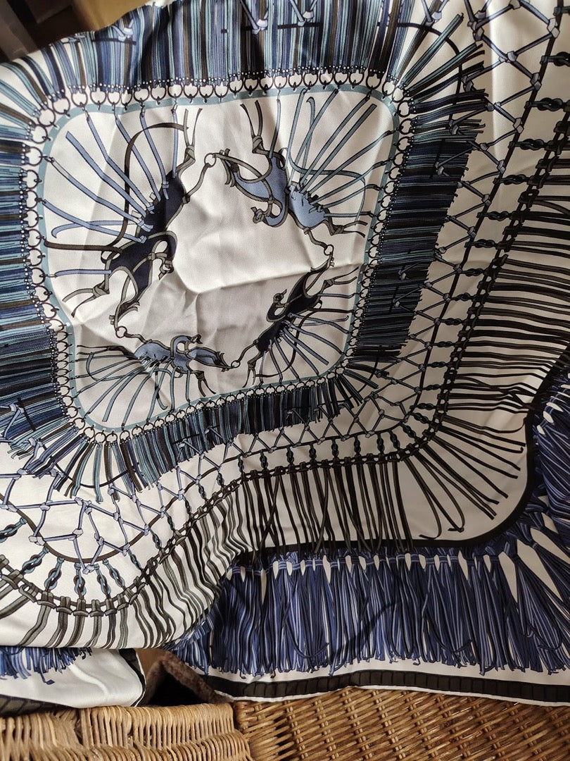 Carré en soie Longchamp - 90 x 90 cm - Bleu - État : Excellent