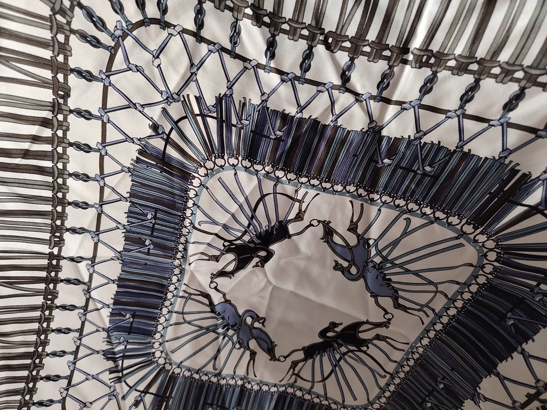 Carré en soie Longchamp - 90 x 90 cm - Bleu - État : Excellent