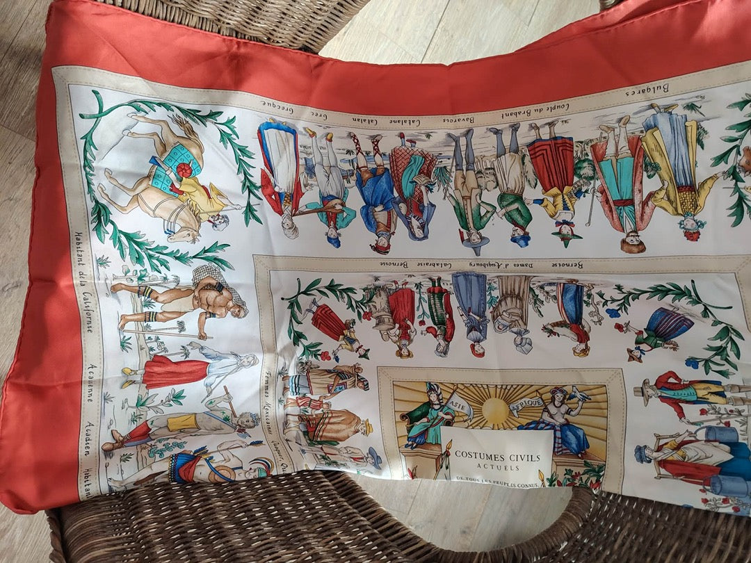 Carré de soie Hermès - 90 x 90 cm - Rouge - État : Excellent