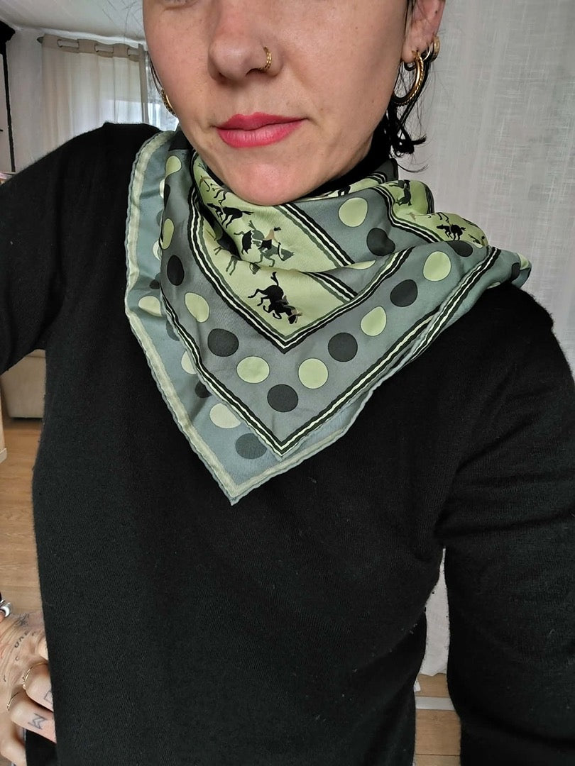 Carré Hermès - 70 x 70 cm - Vert - État : Excellent