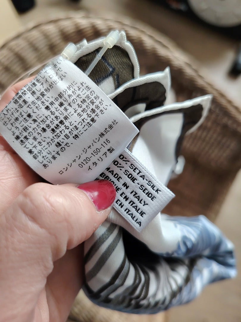 Carré en soie Longchamp - 90 x 90 cm - Bleu - État : Excellent