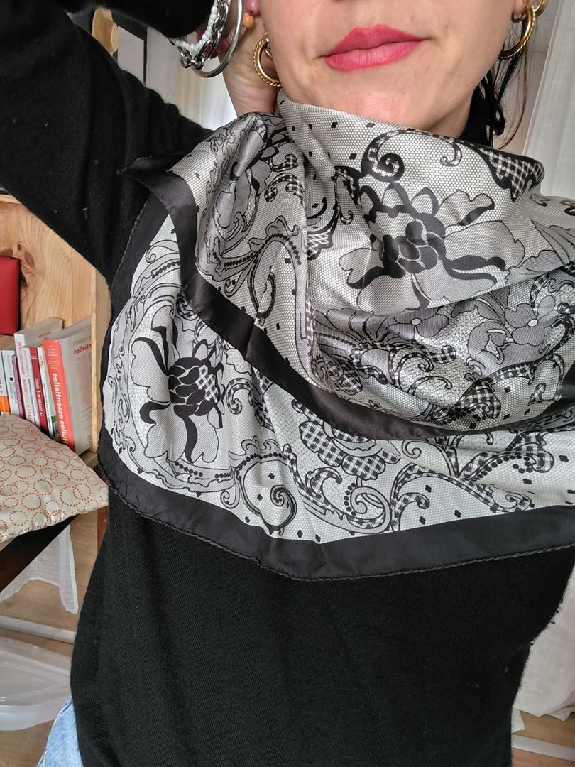 Foulard Laura Biagiotti - Taille unique - Noir - État : Excellent